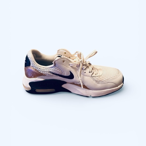 Women’s Nike Air Max Excee Size 8 White with Black & Gold Accents - Picture 6 of 9